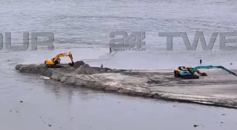 Serious lapse at Thottappally Spillway: തോട്ടപ്പള്ളി സ്പിൽവേയിൽ ഗുരുതര വീഴ്ച; ജലസേചന വകുപ്പ് ഇടപെടലുമായി രംഗത്ത്