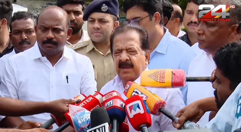 Urgent Action at Thottappally Spillway: തോട്ടപ്പള്ളി സ്പില്വേയിലെ മണല്ത്തിട്ടകള് നീക്കുന്നതിലെ വീഴ്ച; വാര്ത്തയില് നടപടി; രമേശ് ചെന്നിത്തലയും എം ലിജുവും സ്പില്വേ സന്ദര്ശിച്ചു