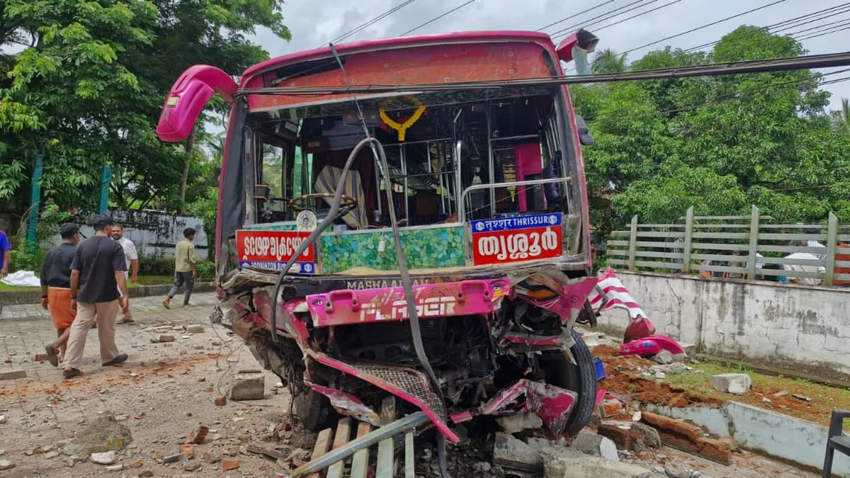 Bus Accident in Thrissur: നിയന്ത്രണം വിട്ട സ്വകാര്യ ബസ് വാഹനങ്ങളിലിടിച്ച് അപകടം; മരണം രണ്ടായി, ഏഴ് പേർക്ക് പരിക്ക്