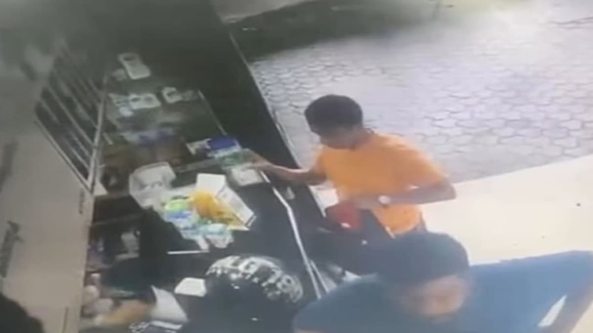 Theft of Charity Boxes: കൊയിലാണ്ടിയില് കടകളില് സ്ഥാപിച്ച ചാരിറ്റി ബോക്സുകളുമായി കടന്നുകളയുന്നത് പതിവാക്കി അജ്ഞാതന്