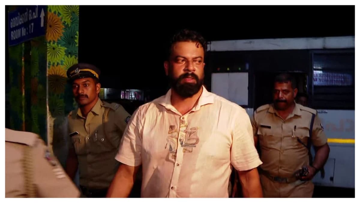 Short English Heading:ആർ. സുഗതന് നൽകിയ എസ്കോർട്ട് പരോൾ റദ്ദാക്കി ഉത്തരവിറക്കി ആഭ്യന്തരവകുപ്പ്