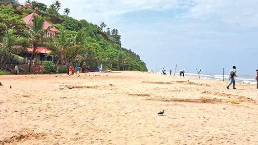 Preparations for Karkidaka Vavu in Varkala: വർക്കല പാപനാശത്തിൽ കർക്കടക വാവിന് ഒരുക്കങ്ങൾ പൂർത്തിയായി
