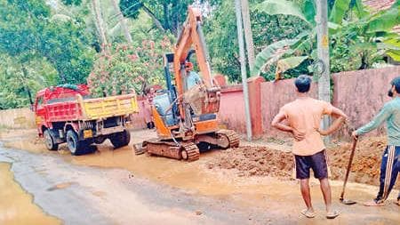 Road reconstruction uncertainty:കരാറായിട്ടും അനിശ്ചിതത്വത്തിലായ റോഡു പുനർനിർമാണം ഉടൻതുടങ്ങും