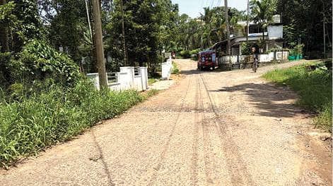 Delay in Tarring Road:മാനാന്തടം-പുറ്റുമാനൂർ-ക്ലബ് റോഡ് ടാറിങ് വൈകുന്നു