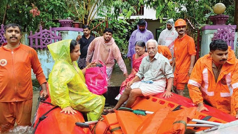 Salute to the Rescuers:താങ്ങായവർക്ക് സല്യൂട്ട്