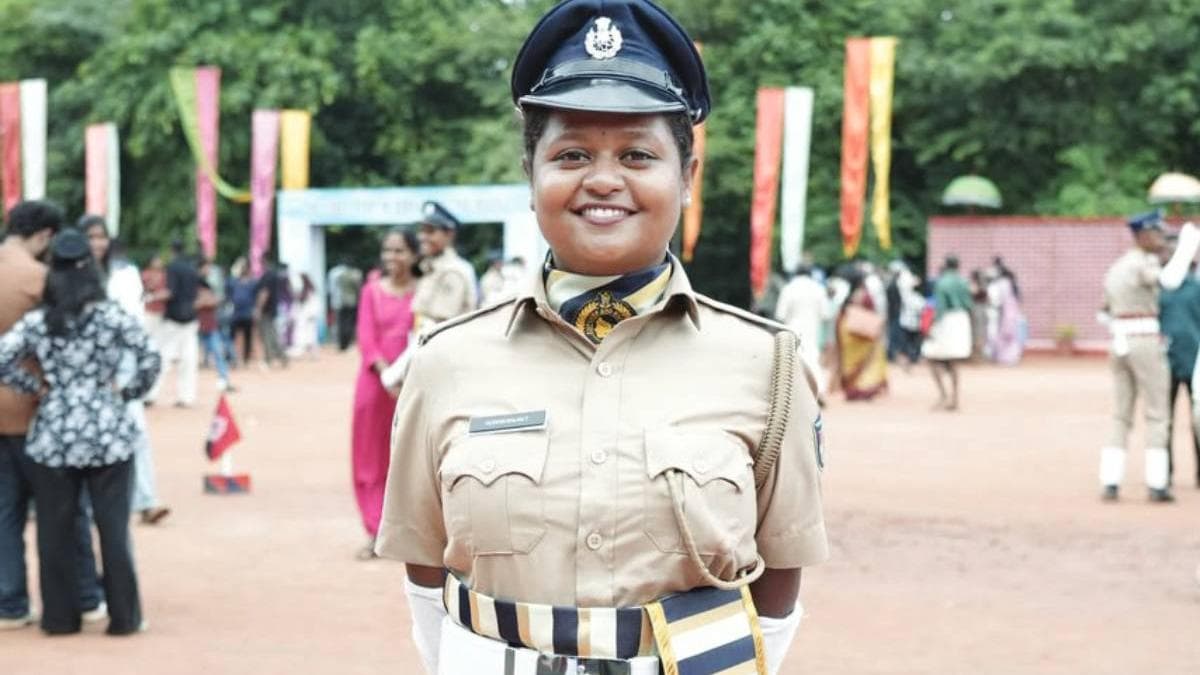 18 years old joins police: കോവിഡ് കവർന്ന അമ്മയുടെ പാതയിൽ ഒലീവ പോലീസായി