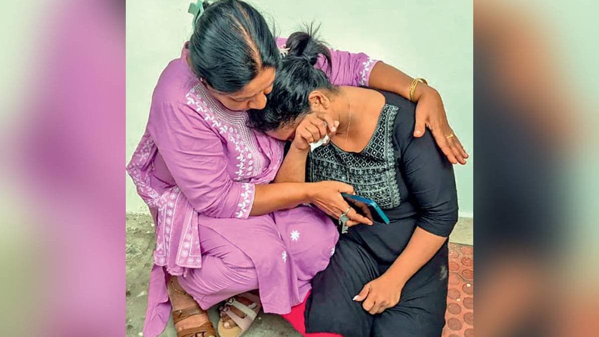 Search for missing son:മകനെ കണ്ടെത്തണം; നീതി തേടി കോസ്റ്റൽ സ്റ്റേഷന മുന്നിൽ കണ്ണീരോടെ ഒരമ്മയുടെ പ്രതിഷേധം