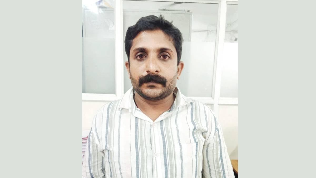 Helicopter Journey Controversy: മുഖ്യമന്ത്രി വി.ഡി. സതീശന്റെ ഹെലികോപ്റ്റർ യാത്രയുമായി ബന്ധപ്പെട്ട് അധിക്ഷേപ പോസ്റ്റ്; യുവാവ് അറസ്റ്റിൽ