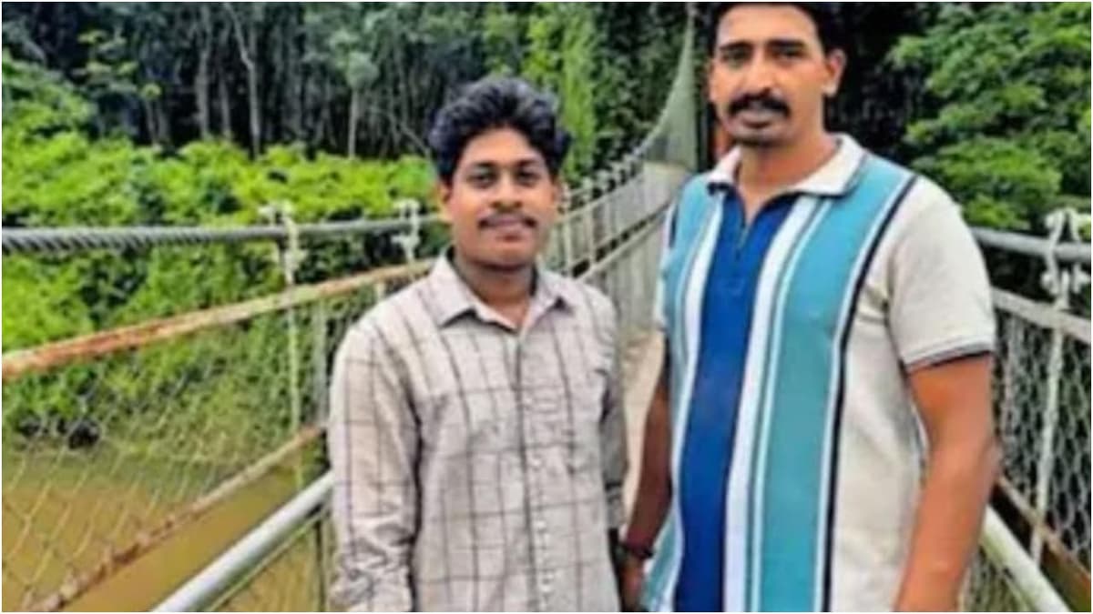 Rescue of Woman from River: വീട്ടമ്മയുടെ നിലവിളി കേട്ട് ഓടിയെത്തി, പിടിവിടല്ലേയെന്ന് ഉണ്ണികൃഷ്ണനും വിശാഖും; യുവതിക്ക് രക്ഷകരായി യുവാക്കൾ