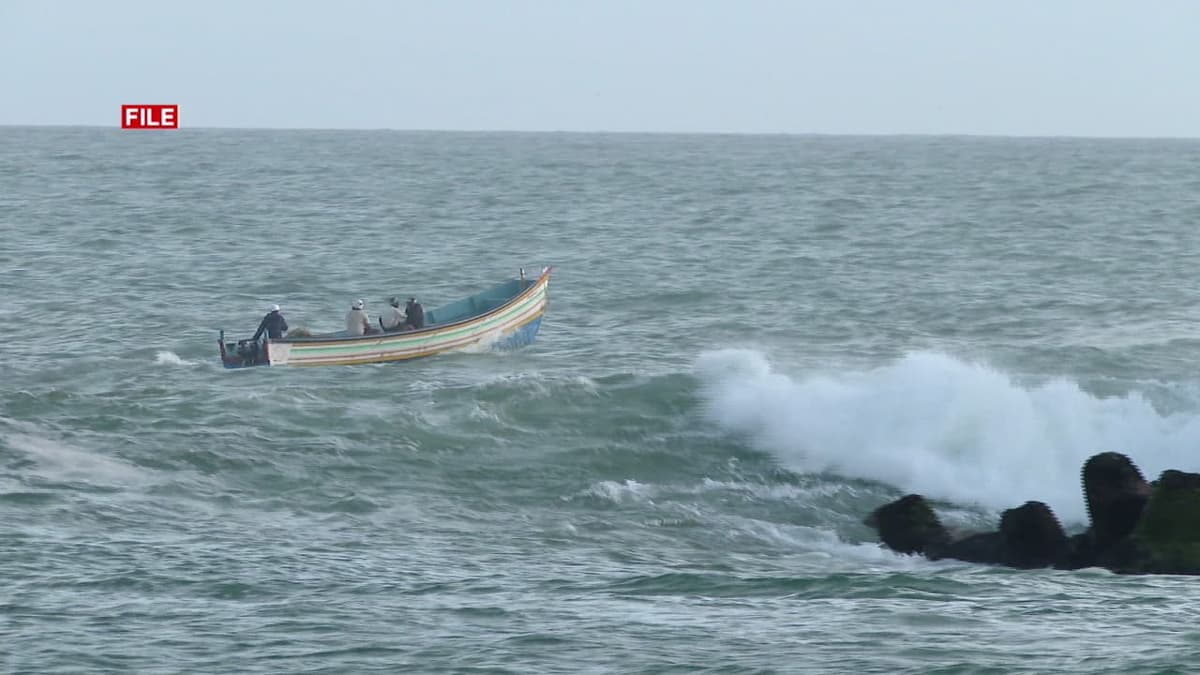 Sri Lankan Navy detains fishermen:ശ്രീലങ്കൻ നാവികസേന മലയാളി അടക്കം 11 മത്സ്യതൊഴിലാളികളെ കസ്റ്റഡിയിലെടുത്തു