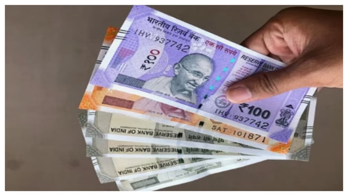 Welfare Pension Distribution Order:ക്ഷേമ പെൻഷൻ വിതരണം അക്കൗണ്ടിൽ, പുതിയ ഉത്തരവ് അടിയന്തിരമായി പിൻവലിക്കണം; യുഡിഎഫ് സർക്കാരിനെതിരെ രൂക്ഷവിമർശനവുമായി