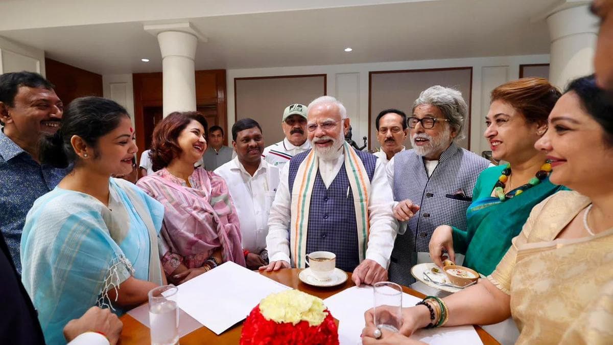 Modi assures rebel MPs: 'I am with you'; വിമത തൃണമൂൽ, ശിവസേന എംപിമാർക്ക് മോദിയുടെ ഉറപ്പ്