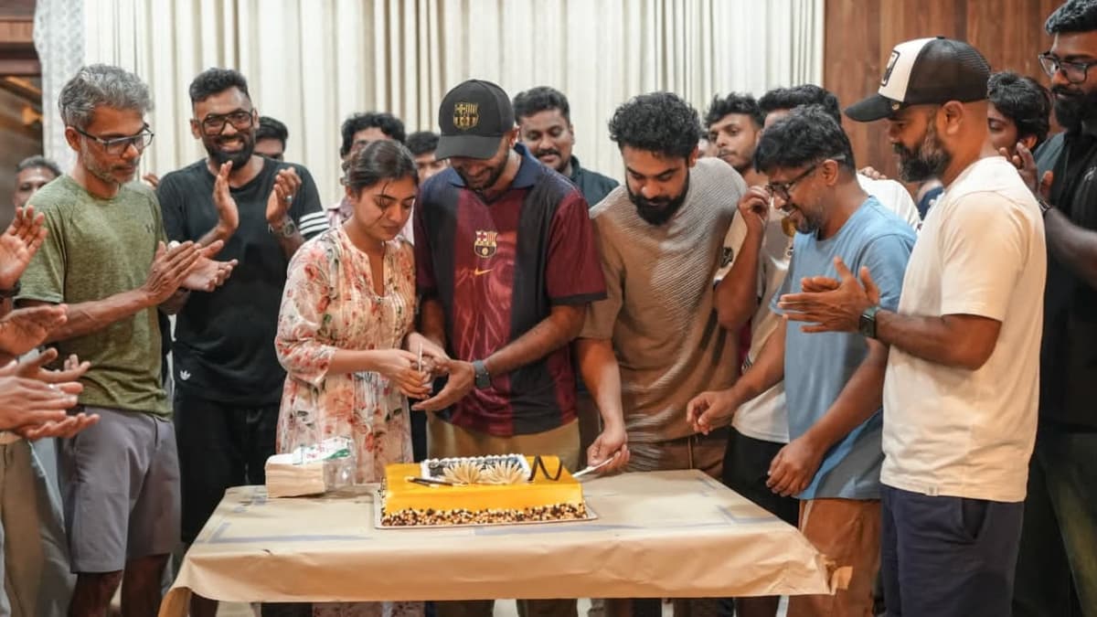 Tovino-Nasriya Film 'Grasias El Clasico': ടൊവിനോ-നസ്രിയ ചിത്രം 'ഗ്രാസ്യാസ് എൽ ക്ലാസിക്കോ' കേരള ഷെഡ്യൂൾ പാക്കപ്പ്; കേക്ക് മുറിച്ച് ആഘോഷിച്ച് അണിയറ പ്രവർത്തകർ
