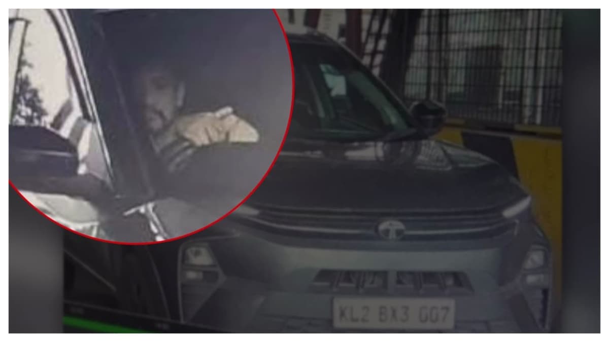 Social Media Post by Arjun Ayanki: ക്ഷേത്രമൈതാനത്ത് ഞാനിരിക്കുന്നു; പോസ്റ്റുമായി അർജുൻ ആയങ്കി, കാറിൽ പാലിയേക്കര ടോൾ പ്ലാസ കടക്കുന്ന ദൃശ്യം പുറത്ത്, സഹോദരൻ കസ്റ്റഡിയിൽ