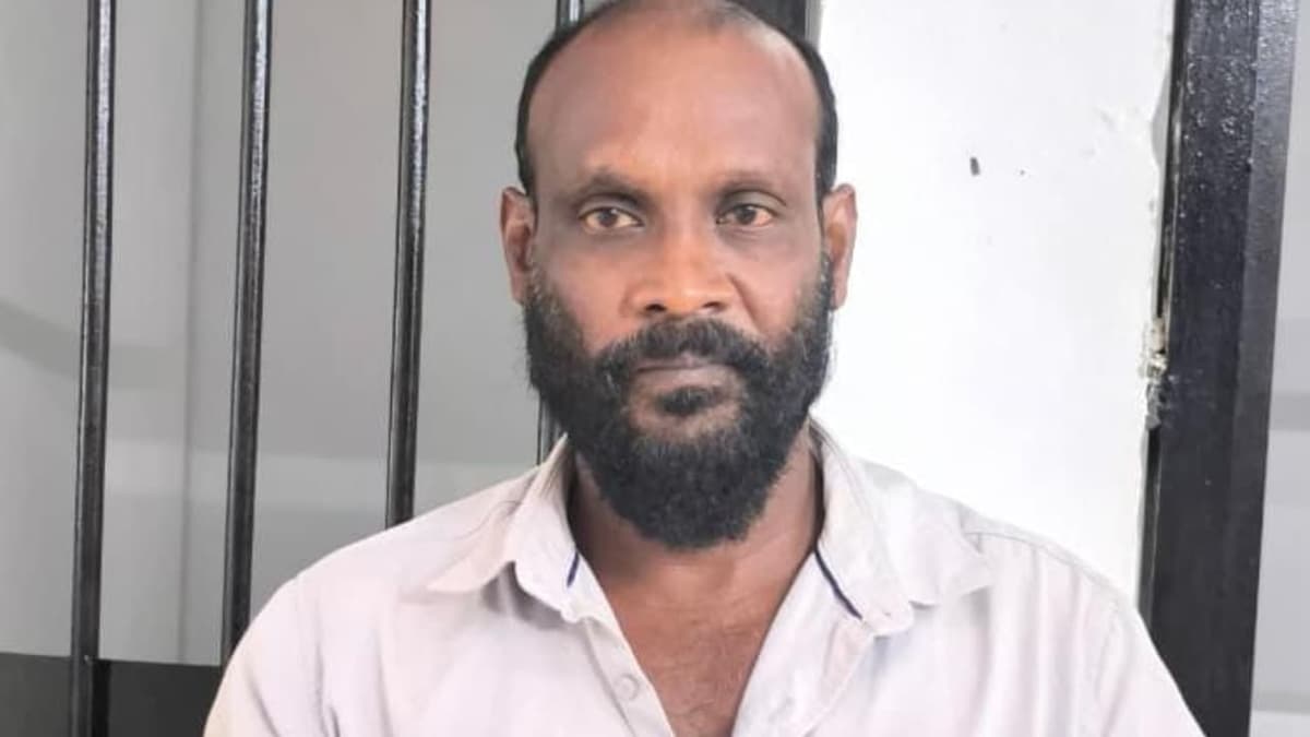 Arrest in Child Abuse Case: പത്താംക്ലാസുകാരിയെ പീഡിപ്പിച്ച കേസിൽ 51-കാരനും പിടിയിൽ; ഇതുവരെ അറസ്റ്റിലായത് നാലുപേർ; പ്രതിയായ അച്ഛനെ വിദേശത്തുനിന്ന് നാട്ടിലെത്തിക്കാനും ശ്രമം