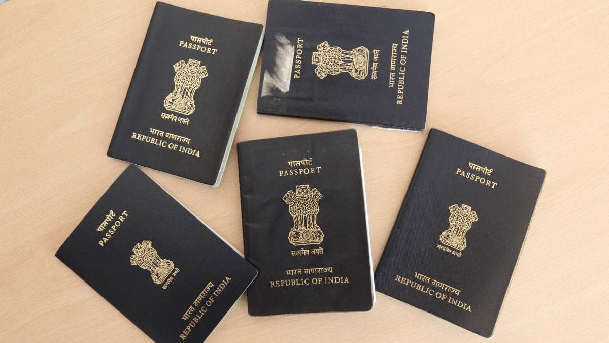 Passport Fees for Expats: പ്രവാസികളുടെ പാസ്പോർട്ട് ഫീസ് നാട്ടിലേതിന്റെ പലമടങ്ങ്; ചാർജുകൾ വേറെ, മറ്റ് രാജ്യങ്ങളിൽ ഇങ്ങനെ
