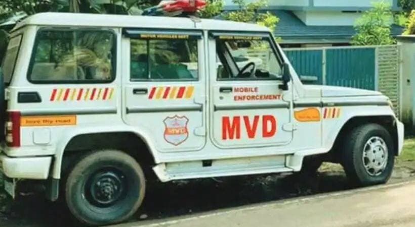 Incident of Fine on Rescue Vehicle: രക്ഷാപ്രവർത്തനത്തിന് പോയ വാഹനത്തിന് പിഴയിടപ്പെട്ട സംഭവം; ഉദ്യോഗസ്ഥനെ സസ്പെൻഡ് ചെയ്തതിൽ പ്രതിഷേധം