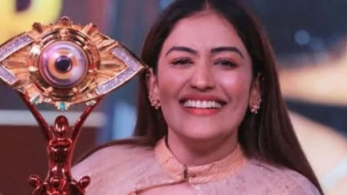 Bigg Boss Life:ബിഗ് ബോസിലെ പണം കൊണ്ട് സിറ്റിയിൽ 25 സെന്റ് സ്ഥലം വാങ്ങി, സ്വർണം മേടിച്ചു; മനസു തുറന്ന് അനുമോൾ