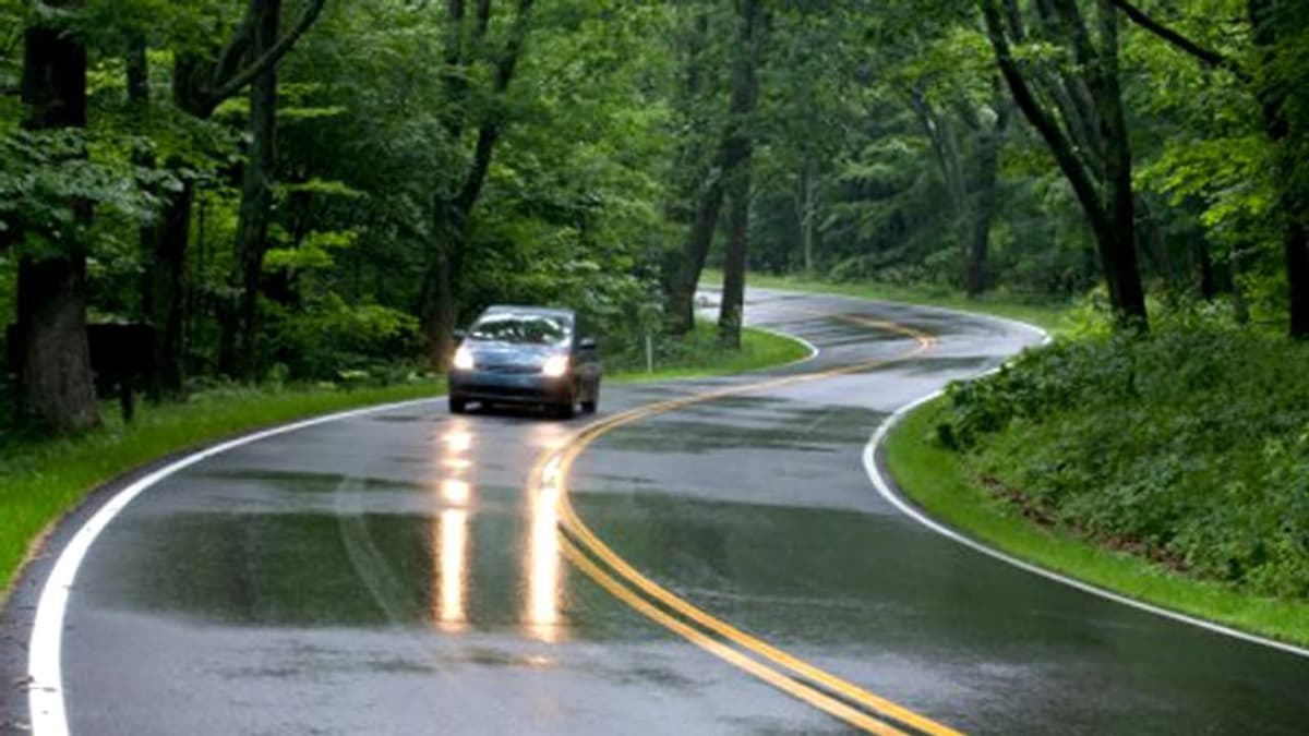 Rainy Driving Safety:മഴയിൽ കാർ തെന്നുമോ? എബിഎസും ഇബിഡിയും രക്ഷയ്ക്കെത്തും