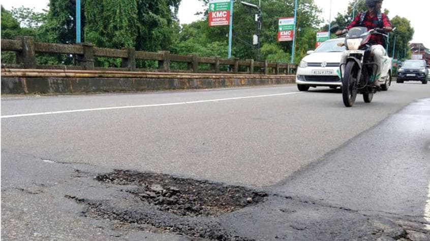 Accident Risk in Pathanamthitta:പന്തളം വലിയപാലത്തിൽ അപകട സാധ്യത ഉയരുന്നു