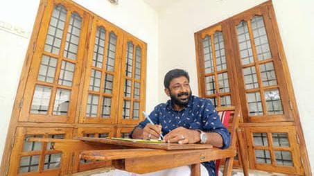 Notable Lyricist from Pathanamthitta: വരികളിലൂടെ താണ്ടാനുണ്ട്, ഇനിയുമേറെ ദൂരം