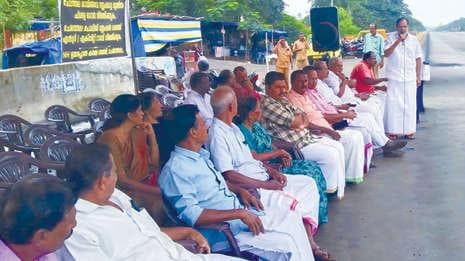 Strengthening the Protest: സമരം ശക്തമാക്കുന്നു; നാളെ ഗ്രാമപ്പഞ്ചായത്ത് പ്രസിഡന്റുമാരുടെ യോഗം