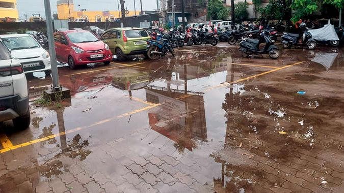 Parking Issues at Railway Station:കൊല്ലം റെയിൽവേ പാർക്കിങ് കേന്ദ്രത്തിലെ ദുരിതം