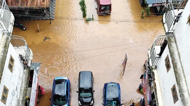 Heavy Rain in Adimali: അടിമാലിയിൽ ശക്തമായ മഴ, വ്യാപാര സ്ഥാപനങ്ങൾ മുങ്ങി