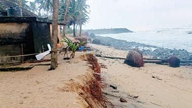 Coastal Erosion Impact: കടലെടുത്ത് തീരം; ഉറക്കം നഷ്ടപ്പെട്ട് കുടുംബങ്ങൾ