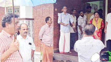 Eviction Attempt Halted:കിടപ്പുരോഗിയായ വയോധികയെയും കുടുംബത്തെയും കുടിയൊഴിപ്പിക്കാനുള്ള നീക്കം തടഞ്ഞു
