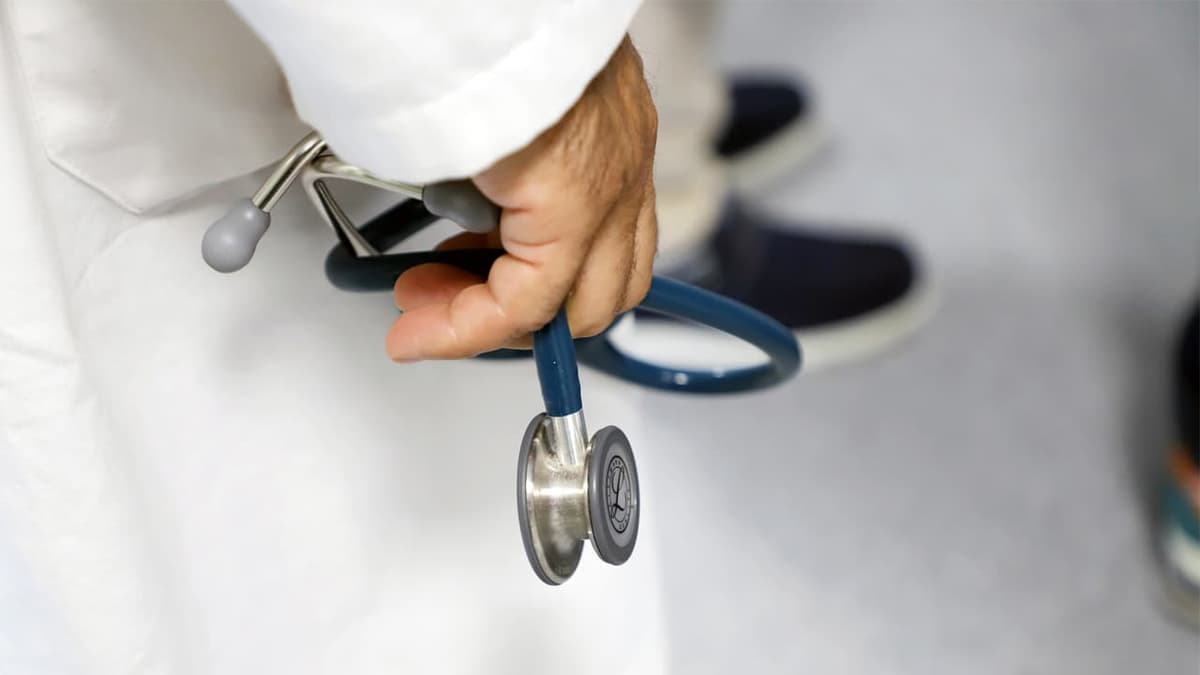 MBBS Fee Structure in Private Colleges:സ്വാശ്രയ കോളേജുകളിലെ എംബിബിഎസ് ഫീസ് നിരക്ക്; ഉത്തരവ് കേരളത്തില് നടപ്പിലാക്കുന്നത് വൈകുന്നു