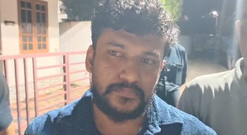 Police Challenge Accepted:അർജുൻ ആയങ്കിയെ പിടികൂടി; മൂന്ന് ദിവസത്തെ തെരച്ചിൽക്കൊടുവിൽ പിടിയിലായി