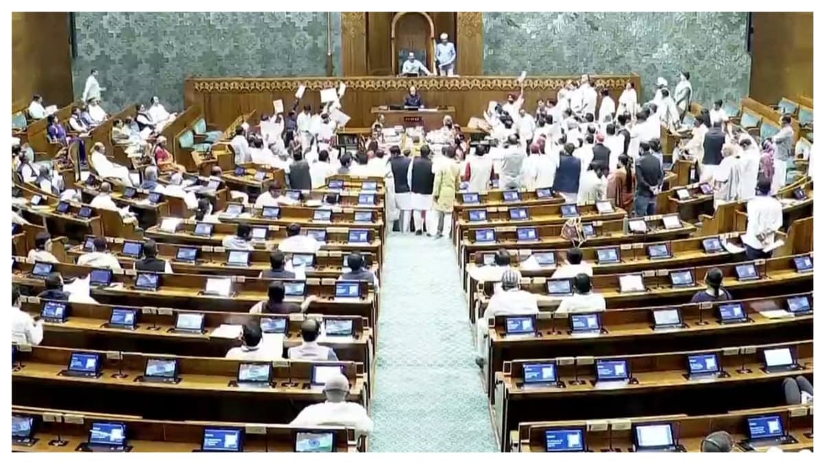 Official Name of the State: സംസ്ഥാനത്തിന്റെ ഔദ്യോഗിക നാമം കേരളം
