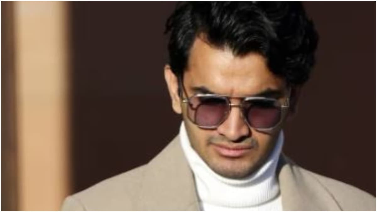 Court sentences Indian man for indecent exposure on flight:ദുബായിൽ നിന്ന് പറന്ന വിമാനത്തിൽ തൊട്ടടുത്തിരുന്ന യാത്രക്കാരിക്ക് നേരെ അശ്ലീല പ്രദർശനം; യുവാവിന് ശിക്ഷ വിധിച്ച് യുകെ കോടതി