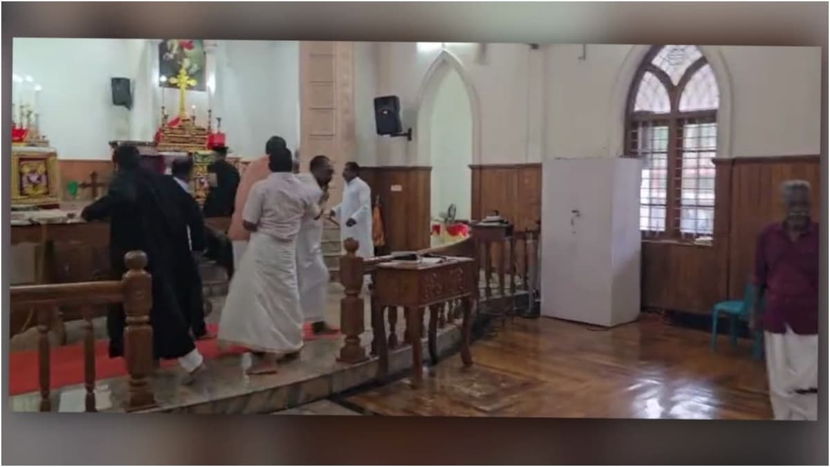 Conflict in Piravom Church: പിറവത്ത് പള്ളിയിൽ ഓര്ത്തഡോക്സ്-യാക്കോബായ സംഘര്ഷം, ഇടപെട്ട് പൊലീസ്