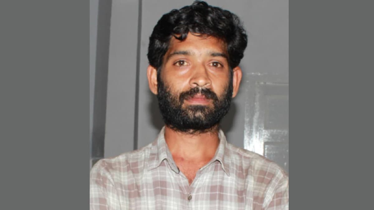 Theft near Police Station: പൊലീസ് സ്റ്റേഷന് മുന്നിൽ മോഷണം, ഇലക്ട്രിക് സാമഗ്രികള് കടത്താന് ശ്രമിച്ച യുവാവ് പിടിയിൽ