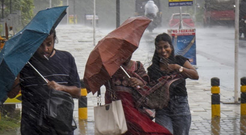 Weather Update: ന്യൂനമര്ദ്ദം; മുന്നറിയിപ്പില് മാറ്റം, ഇന്ന് ഏഴ് ജില്ലകളില് ശക്തമായ മഴ, യെല്ലോ അലേര്ട്ട്