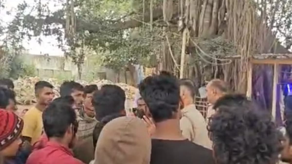 Operation Mukti: അനധികൃത കുടിയേറ്റക്കാരായ 105 ബംഗ്ലാദേശികൾ പിടിയിൽ; പലരുടെയും കൈവശം ആധാർ കാർഡ്, അന്വേഷണം