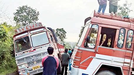 Traffic Jam Due to Stuck Lorries:മൈസൂരുവിൽ മൂന്ന് ലോറിയുകൾ റോഡിൽ കുടുങ്ങി ഗതാഗതം ഒൻപത് മണിക്കൂർ സ്തംഭിച്ചു