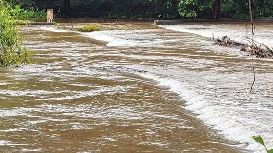 Infrastructure Issues: കടന്പകൾ തീരുന്നില്ല, ദുരിതവും