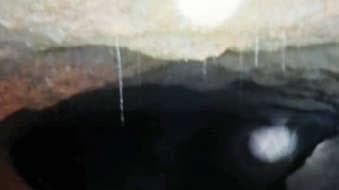 Sinkhole forms under completed house:പണിപൂർത്തിയായ വീടിന് മധ്യത്തിലൂടെ ഭൂമിക്കടിയിൽ ഗർത്തവും വെള്ളവും