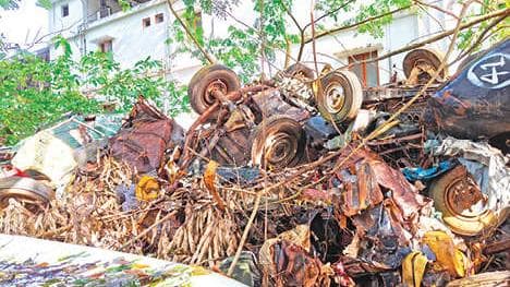 Vehicles Piled Up in Cheruthuruthi:ചെറുതുരുത്തി ടൗണിൽ കുന്നുകൂടി തുരുമ്പുകൂടി കിടക്കുന്ന വാഹനങ്ങൾ